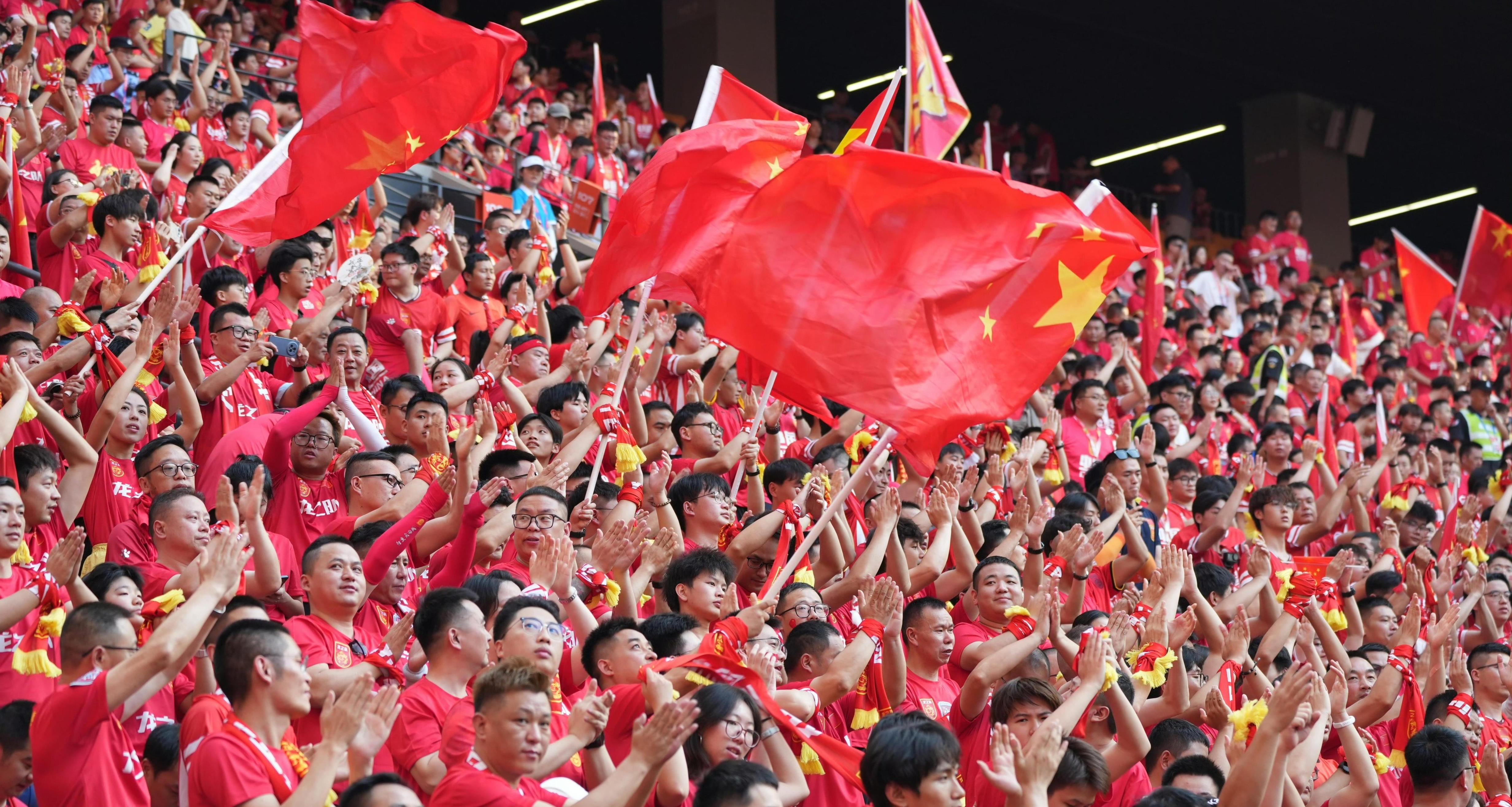 关于情感大爆发，球迷为球队加油助威的信息