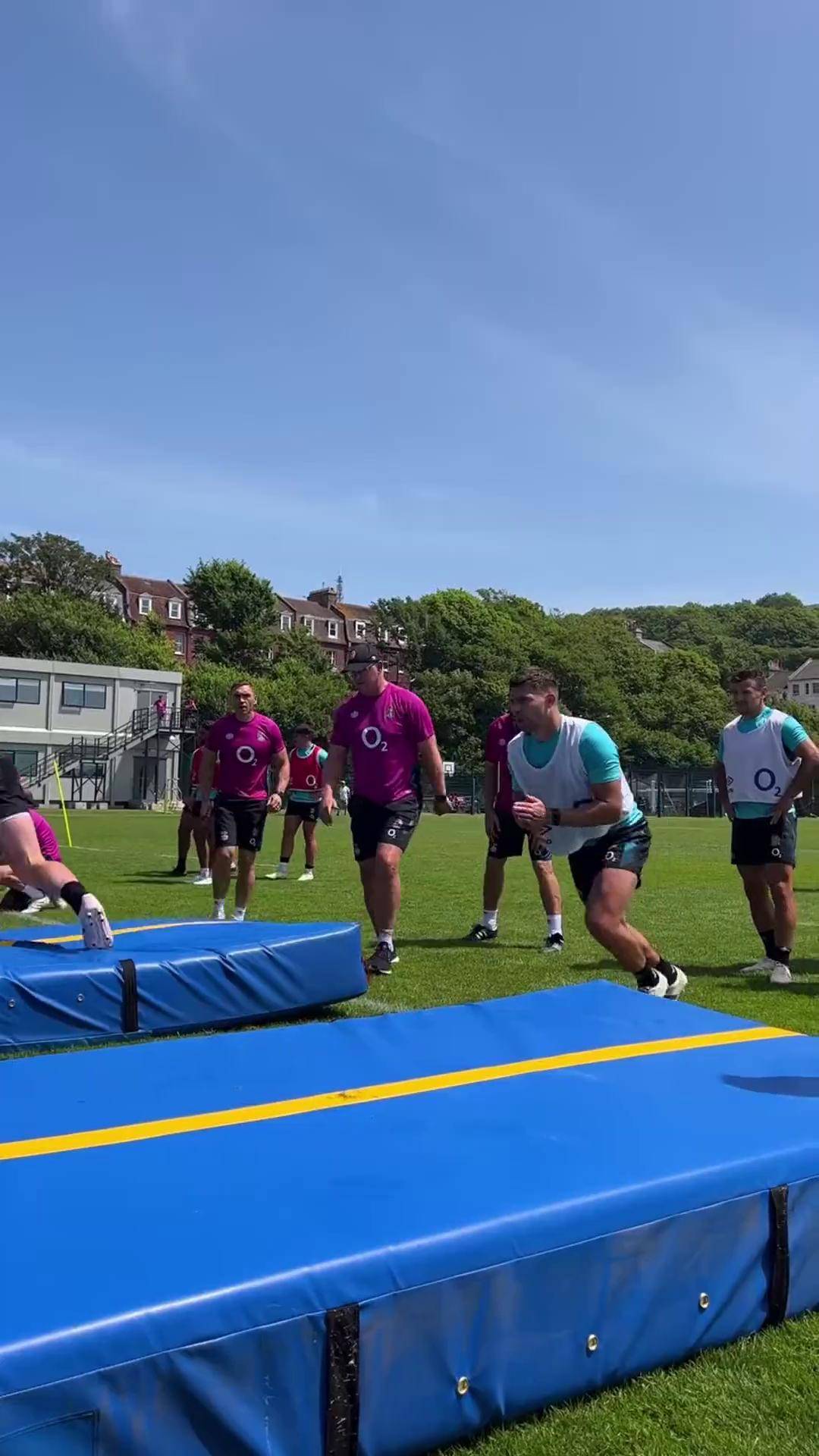 英格兰橄榄球队逆袭夺取胜利 英格兰橄榄球队逆袭夺取胜利