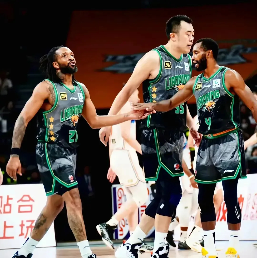 关键时刻团队协作密切,球队全员备战迎接决胜之战!的简单介绍 关键时刻团队协作密切,球队全员备战迎接决胜之战!的简单介绍