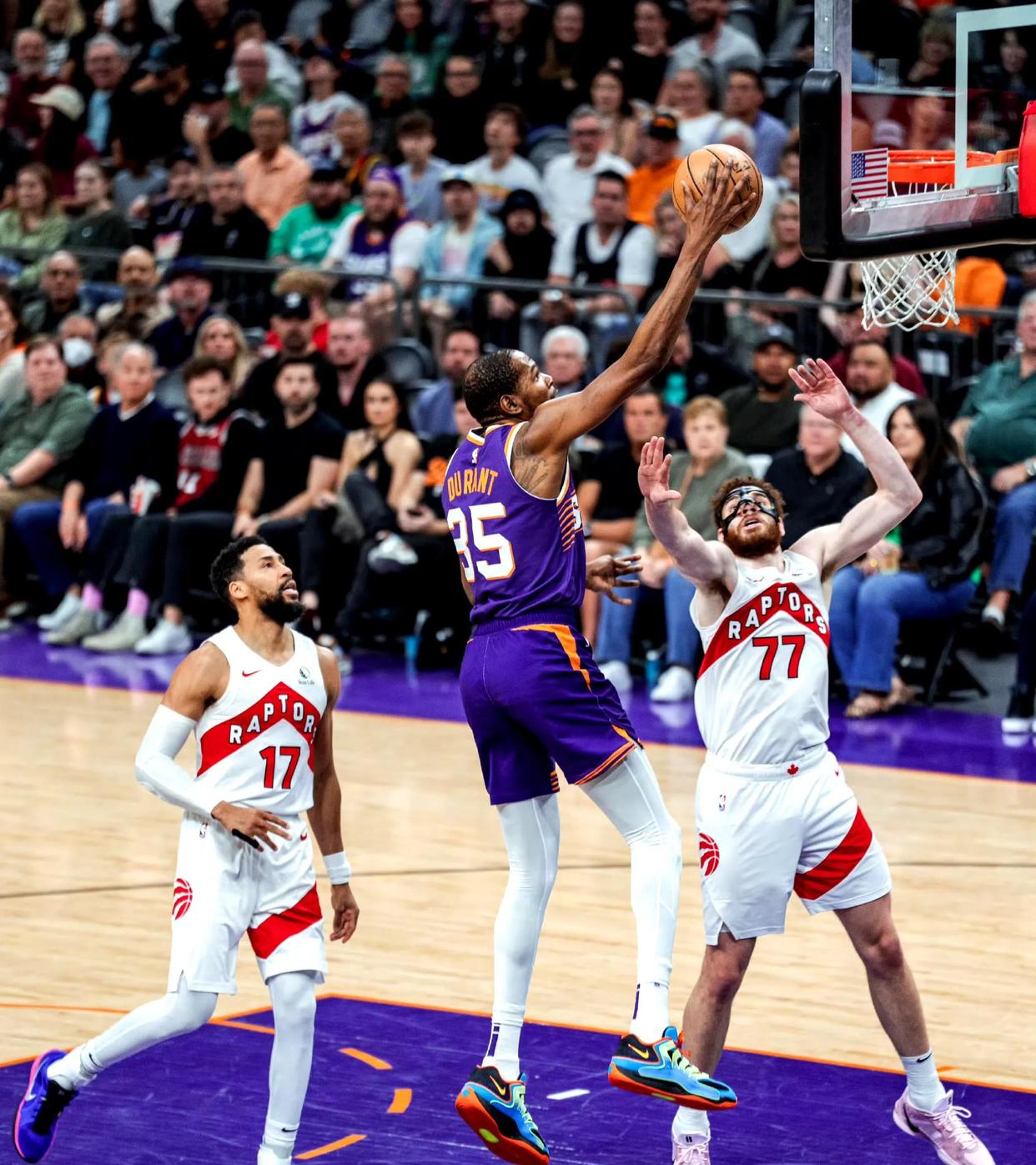 太阳主场大败：布克单核难敌猛龙失利无力改变局势