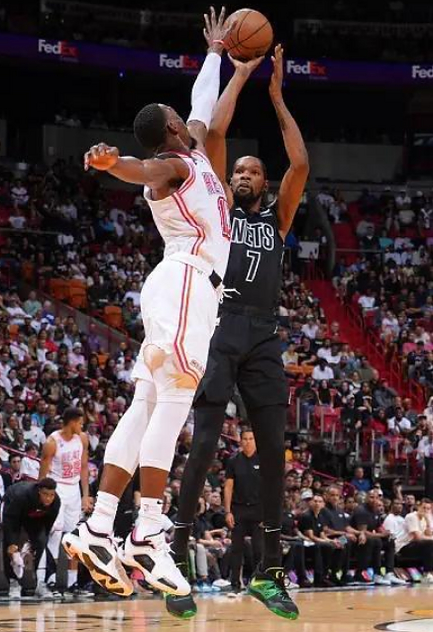 世俱杯2025-NBA季后赛热火再度大胜篮网双星合砍51分