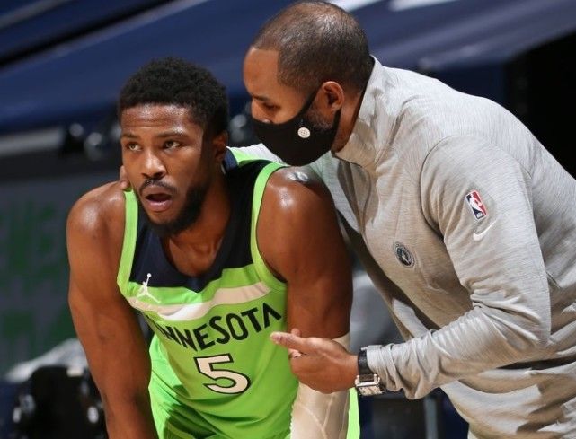 老鹰客场击败森林狼,杨恩砍下40+破纪录 老鹰客场击败森林狼,杨恩砍下40+破纪录