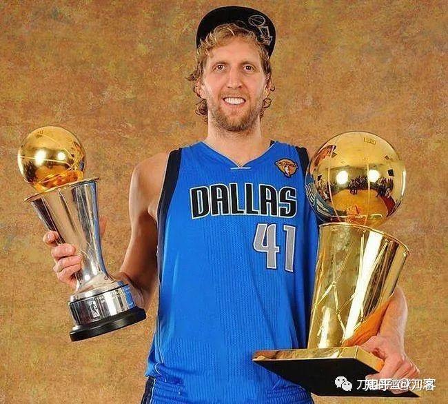 世俱杯-独行侠为诺维茨基举办退役仪式，球迷泪洒球馆的简单介绍