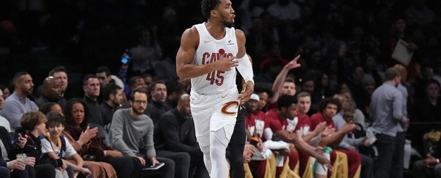 世俱杯-米切尔砍下30分,爵士战胜篮网