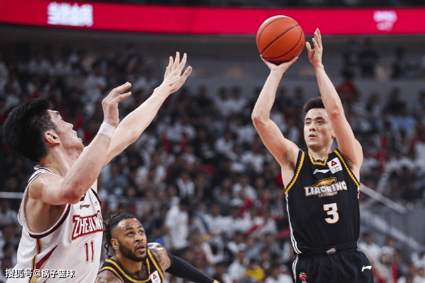 南美洲篮球职业联赛揭幕战闪耀登场，球员们奋力拼搏