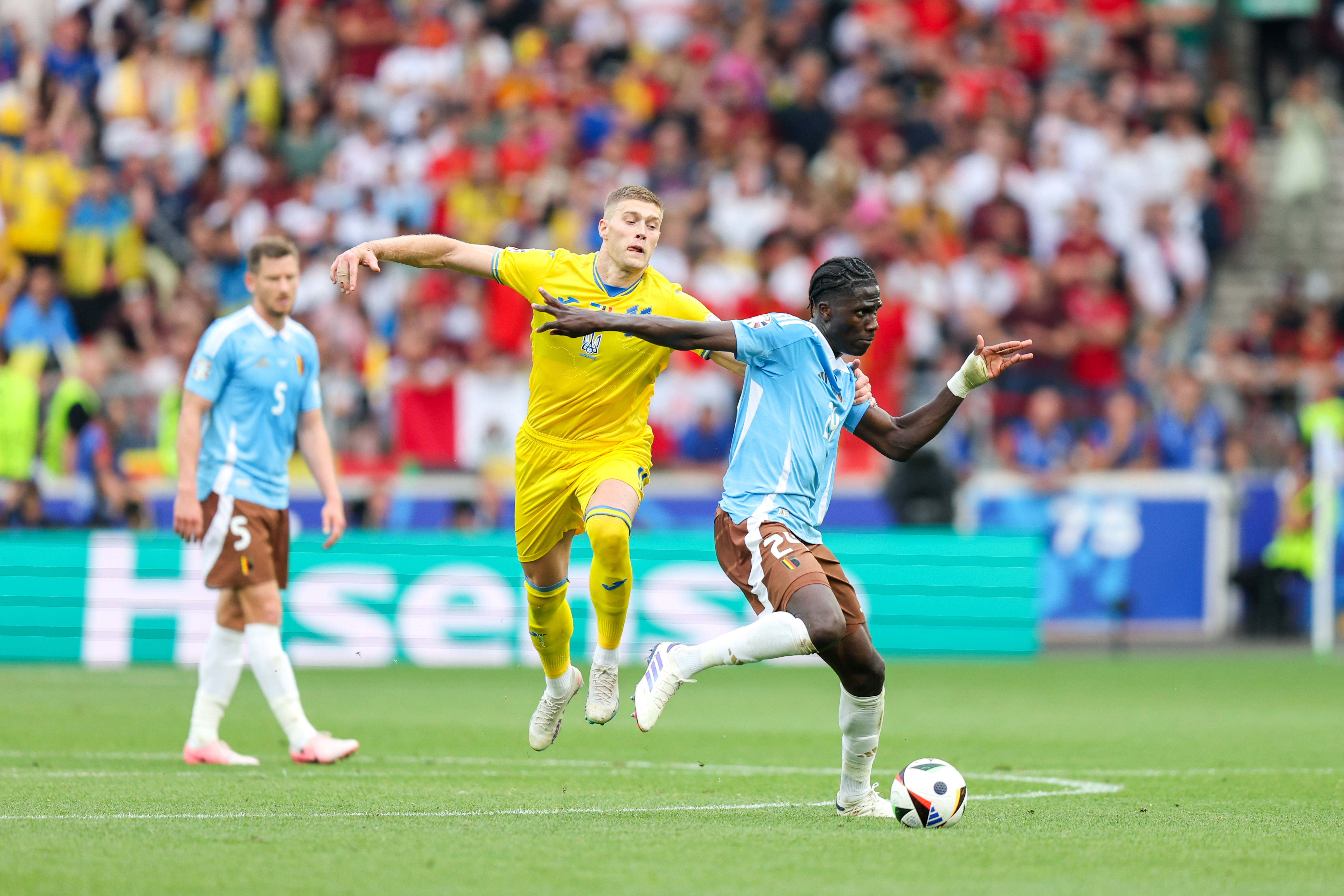 世俱杯时间-瑞士苦战脱险,挪威未能晋级:欧洲杯强队盛装出场