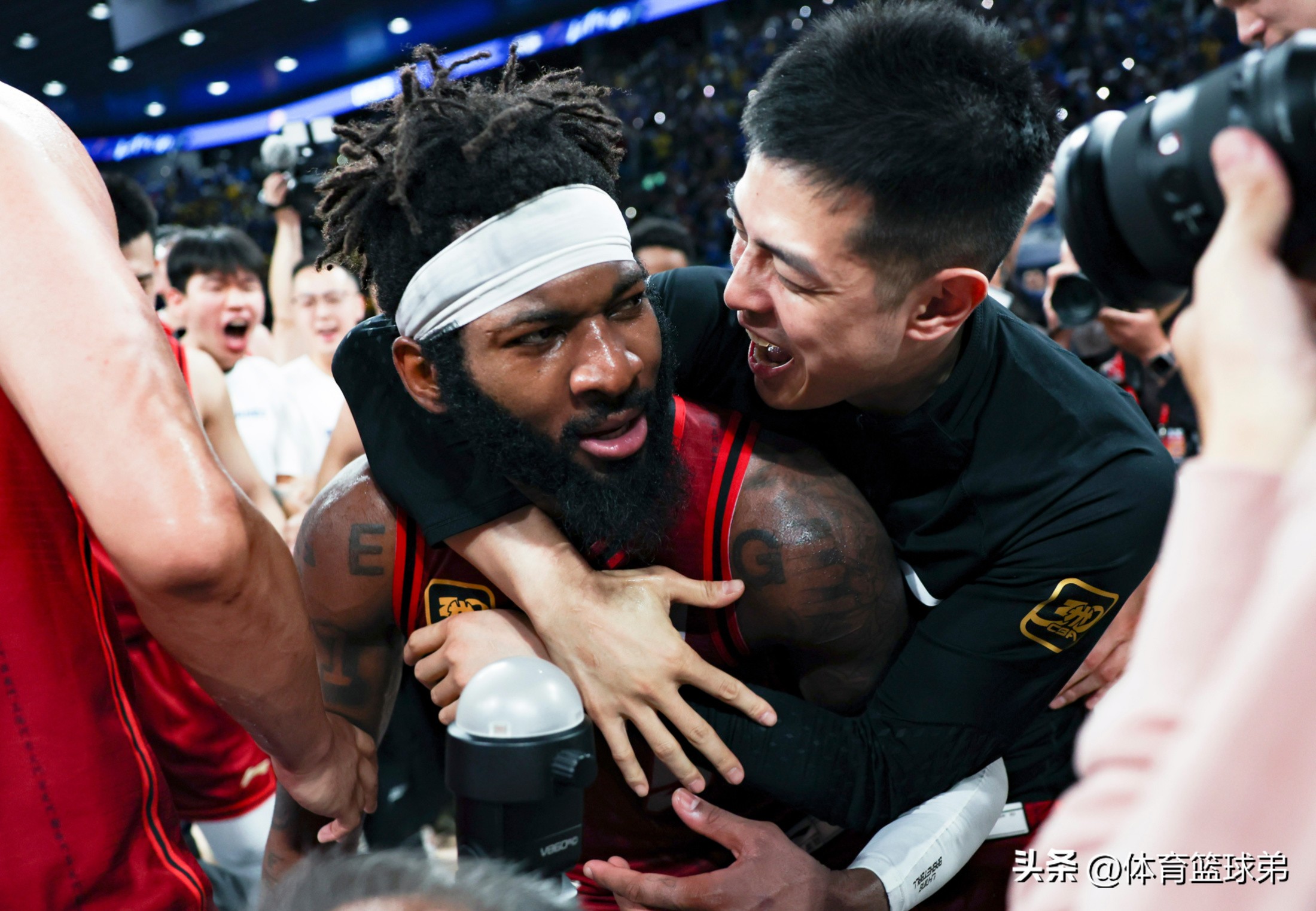 世俱杯时间-包含广东队力克湖人，西亚卡姆状态火热的词条