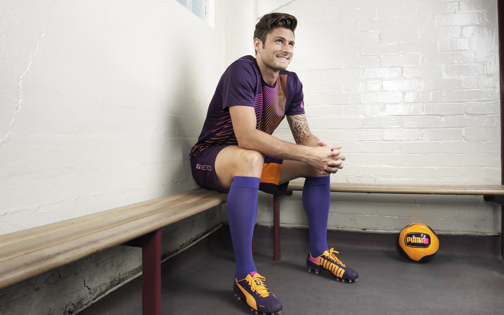 西方穷亲戚冲垮东亚战舰，年度焦点之战，几内亚用最原始的足球震撼韩国