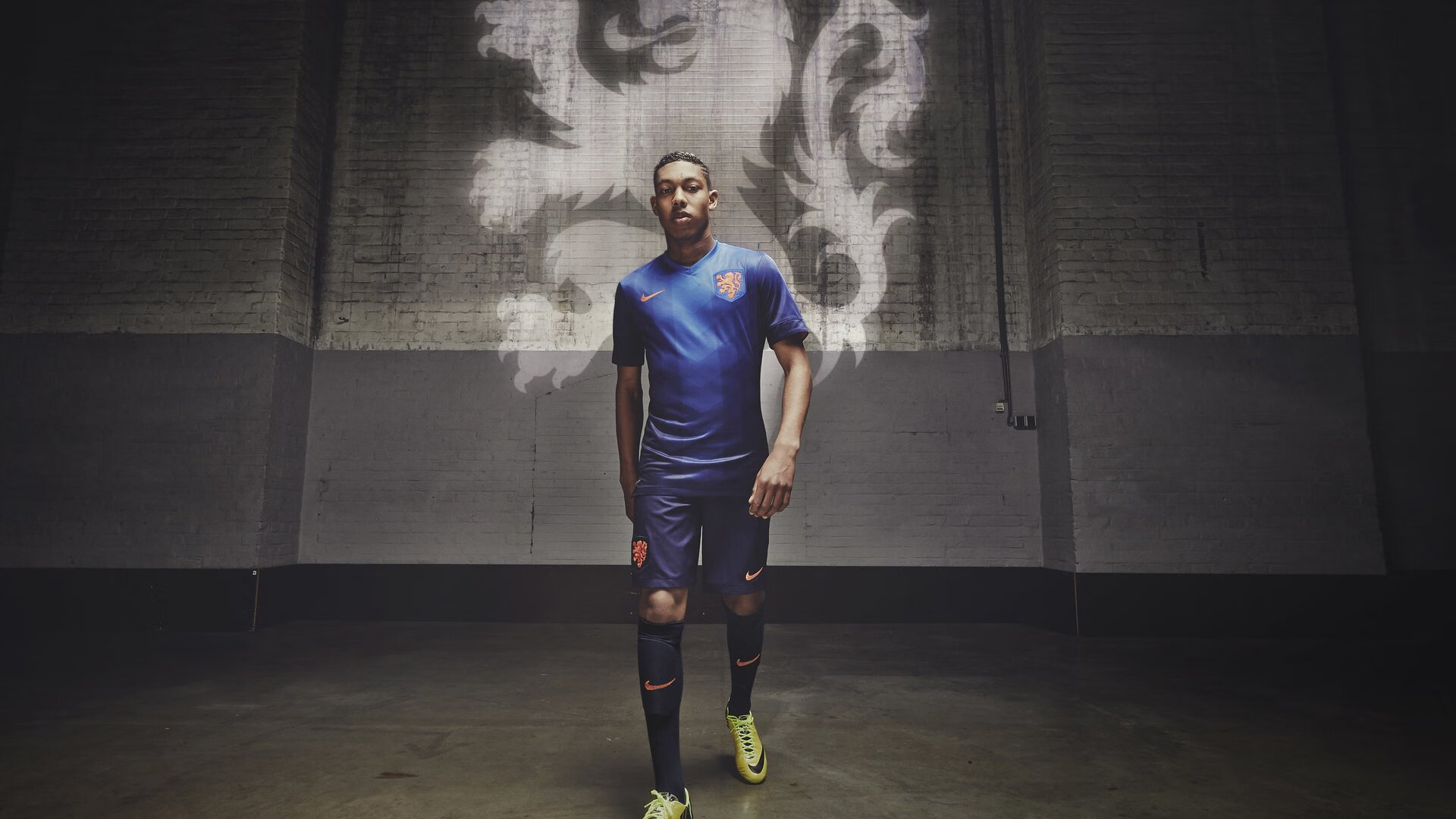 最冷板凳与一厘米，马丁内利的里程碑，在决赛日哨响时