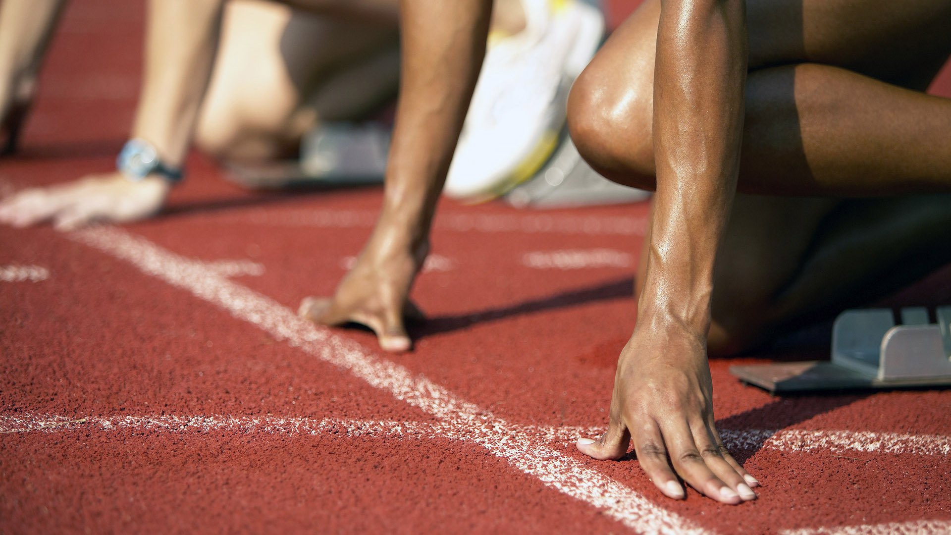 双线爆发之夜,F1揭幕战轰鸣与莫兰特极限救赎