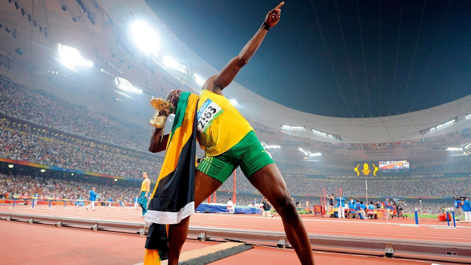 世俱杯决赛-完胜不等于统治,当德国战车碾过樱花,李梓嘉正用肩扛起一个世界