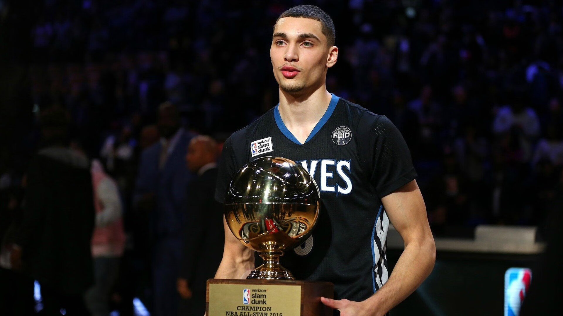 唯一性的体育盛宴，英格兰队险胜韩国队，张本智和惊艳四座